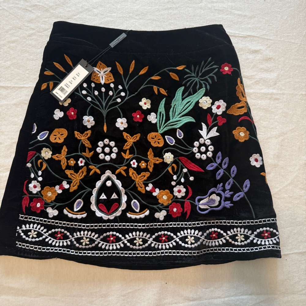 Romeo + Juliet Couture Velvet Embroidered Mini Skirt NWT Size Small Black Boho